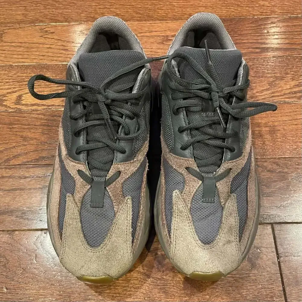 Adidas Yeezy Boost 700 Mauve Sneakers